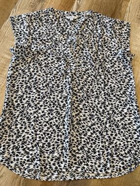 Reitmans Black & White Printed V-Neck Blouse